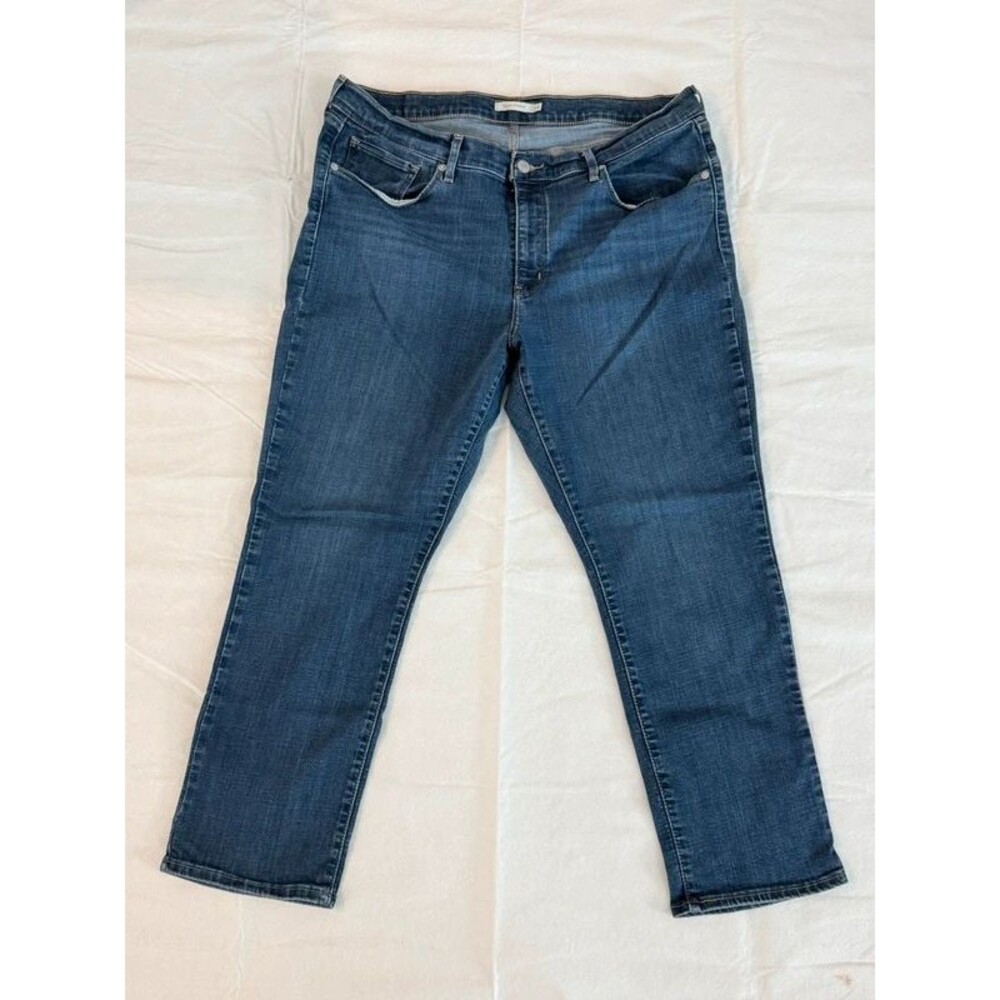 Levi’s women's classic straight 18 short